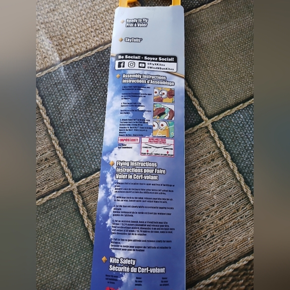 Minions Kite - Yellow and Blue - Picture 5 of 6